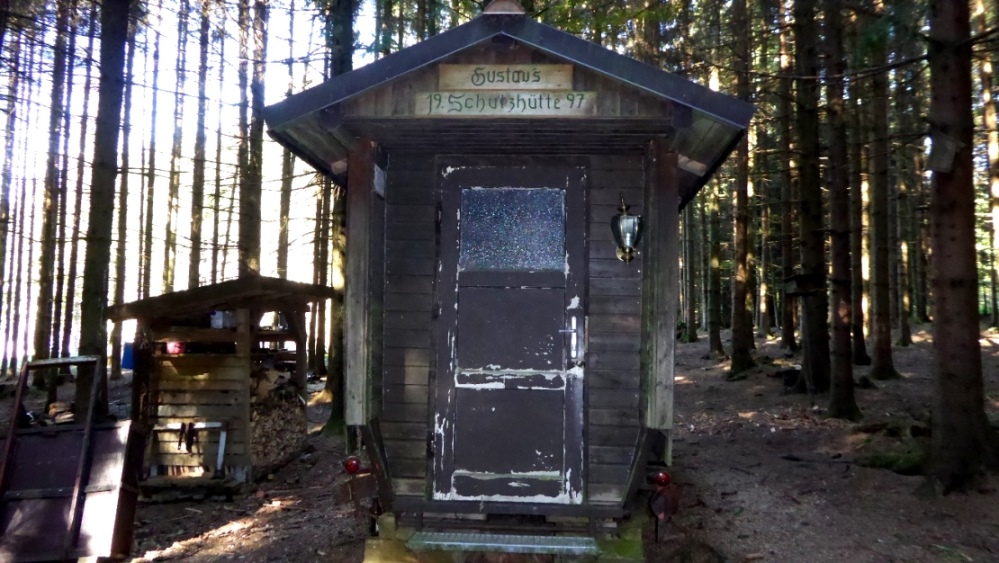 "Schutzhütte" im Lengauer Wald