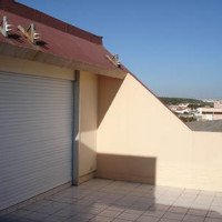 Volet roulant de marque SUD VOLETS en aluminium
laqué blanc et tablier agraphé