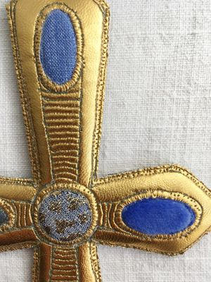 Croix murale moderne