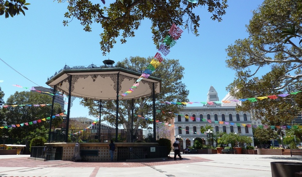 Platz im "alten Herzen" von Los Angeles
Nachdem sich die Mission etabliert hatte, schickte der spanische Gouverneur Kaliforniens, Felipe de Neve, elf Familien, um das Land zu bebauen.