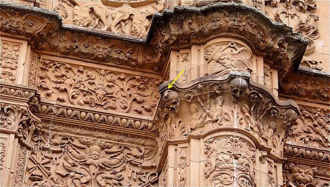 Eine alte Legende besagt, dass ein Student, der auf der Fassade der Universität von Salamanca einen Frosch entdeckt, der auf einem Schädel sitzt, all seine Prüfungen bestehen wird.
