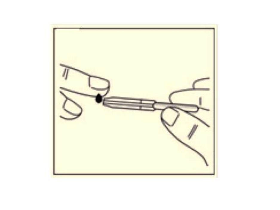 Kapilarno delovanje bo avtomatično povleklo kri do črte za napolnjenost in jo nato ustavilo.