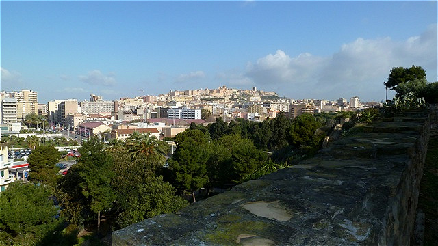 Die Altstadt von Cagliari wird Castello genannt und befindet sich auf einer Hügelspitze, von der aus man den gesamten Golf von Cagliari überblicken kann