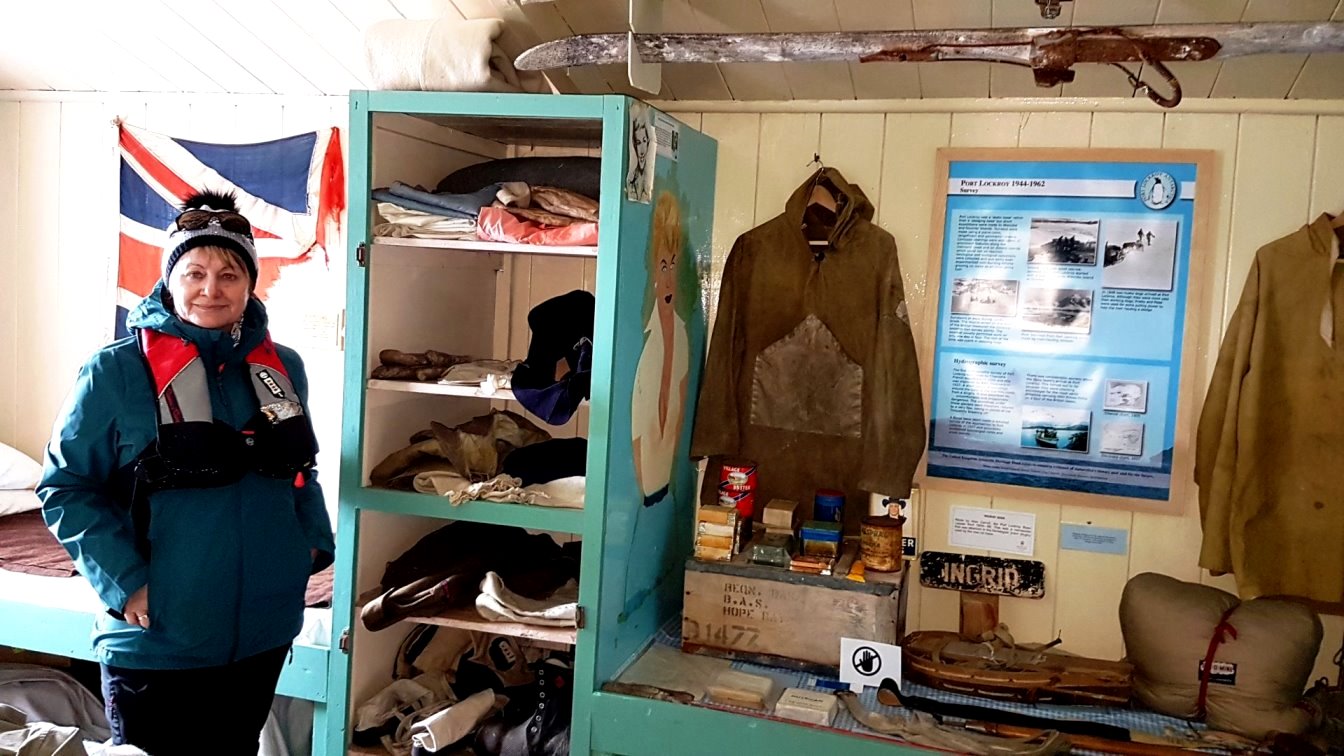 Im Magazin - Wäsche und Ausrüstungsgegenstände