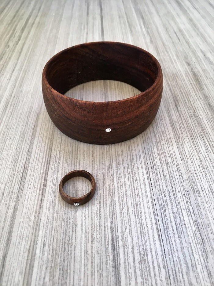 Lesena zapestnica in lesen prstan 