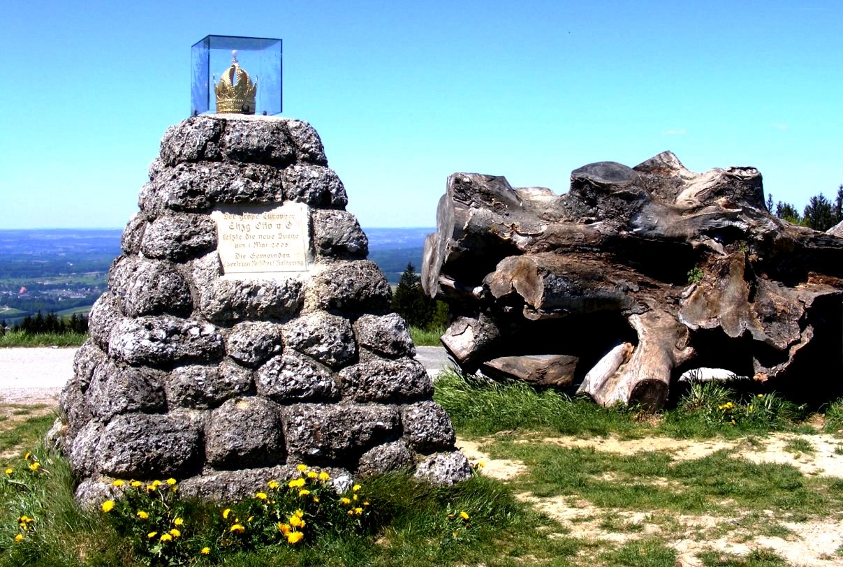 Die Kaiserbuche war eine  Rotbuche auf dem Haunsberg . Die Kaiserbuche erinnert an den inoffiziellen Besuch Kaiser Josephs II. am 28. Oktober 1779.