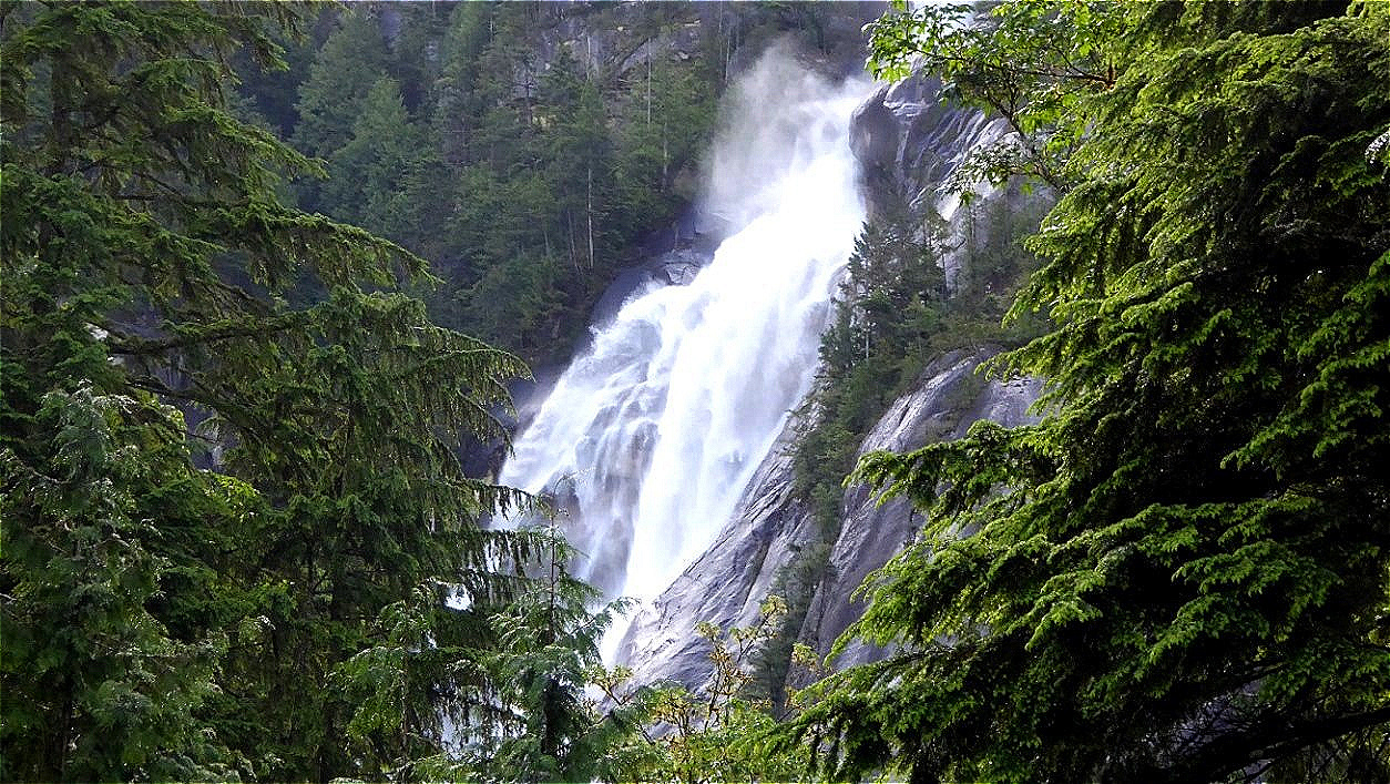 Tosende Wassermassen !
