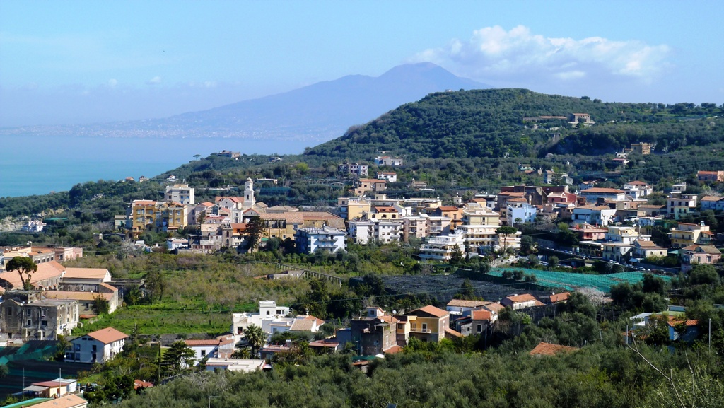 Massa Lubrense
mit Zitronenplantagen, die zum Schutz mit Netzen abgedeckt werden