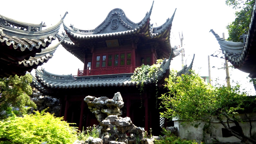 Pavillon mit schiffartiger Dachkonstruktion