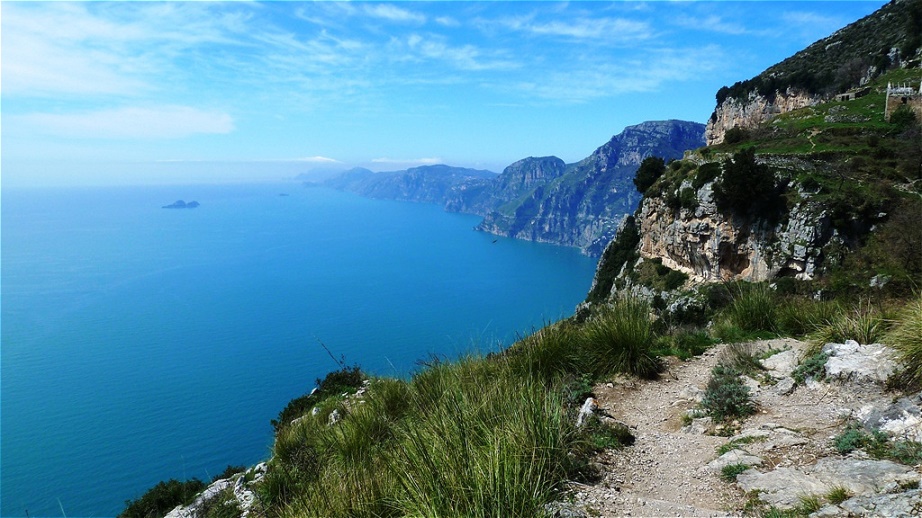 Grandioser Ausblick
in Richtung Westen auf den südlichen Teil der Halbinsel von Sorrent