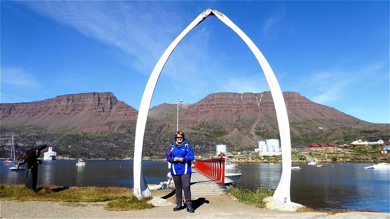 Unter einem Bogen aus Walkiefern
