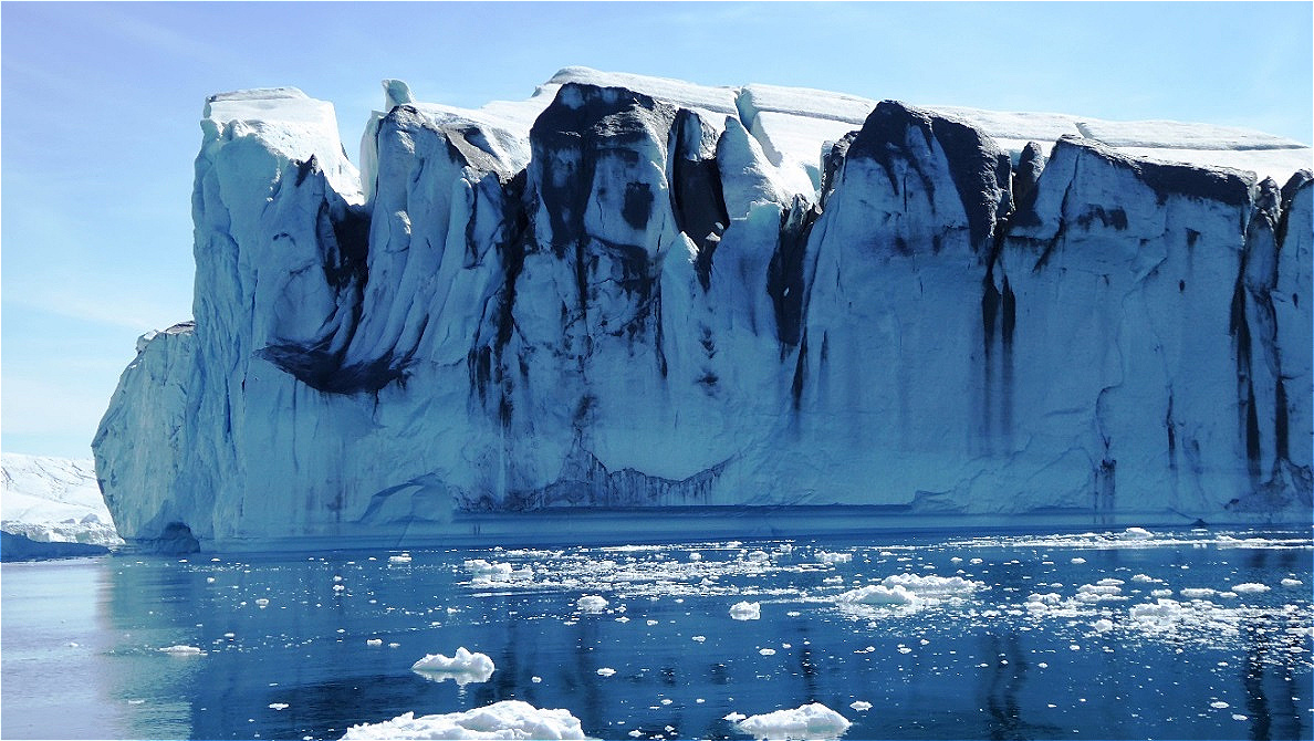 Mit Gletscherschiff verunreinigtes Eis !