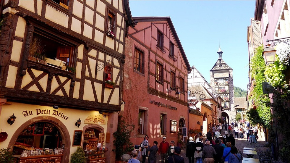 Unterwegs in der Rue du Général de Gaulle
