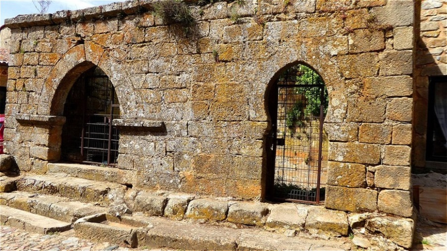 Die Zisterne (Cisterna) aus dem 14. Jahrhundert