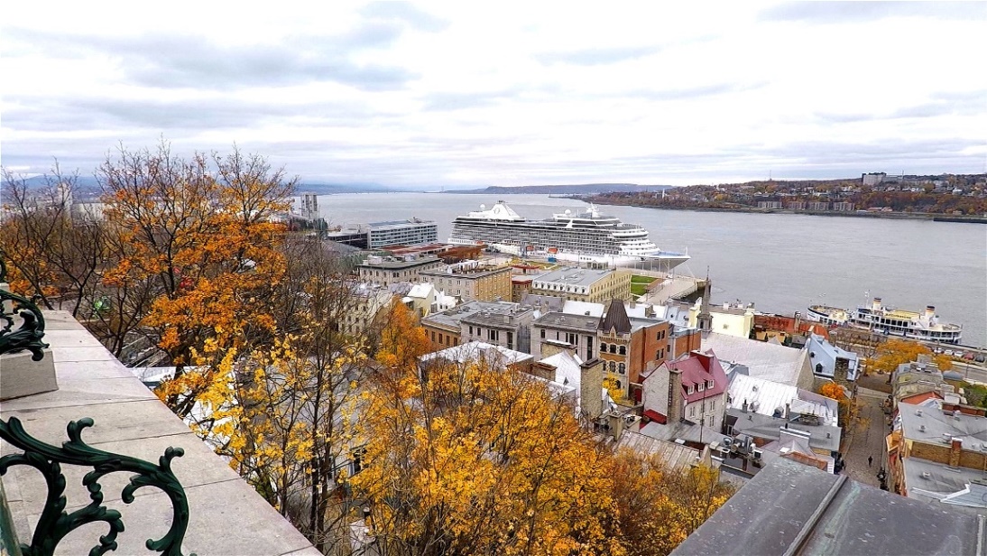Blick von der Terrasse auf unser Schiff