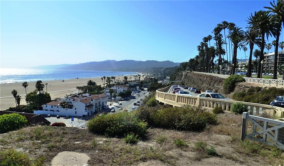 Strand und Steilküste