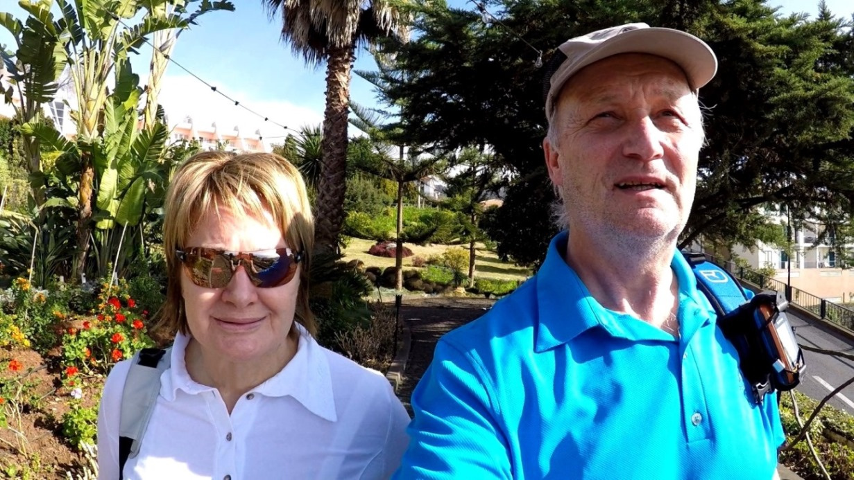 Wir spazieren den Weg hinauf !