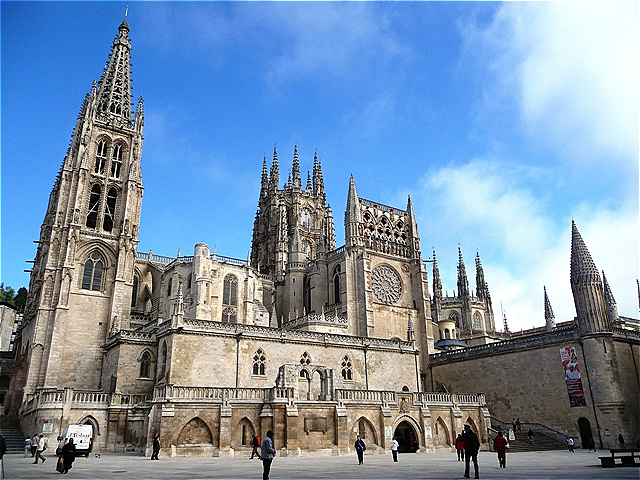 Plaza de Santa María - Südansicht der Kathedrale - Baubeginn war der 20. Juli 1221