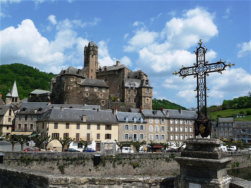 Das Château d'Estaing aus dem 15. Jahrhundert war das Schloss der Familie Estaing