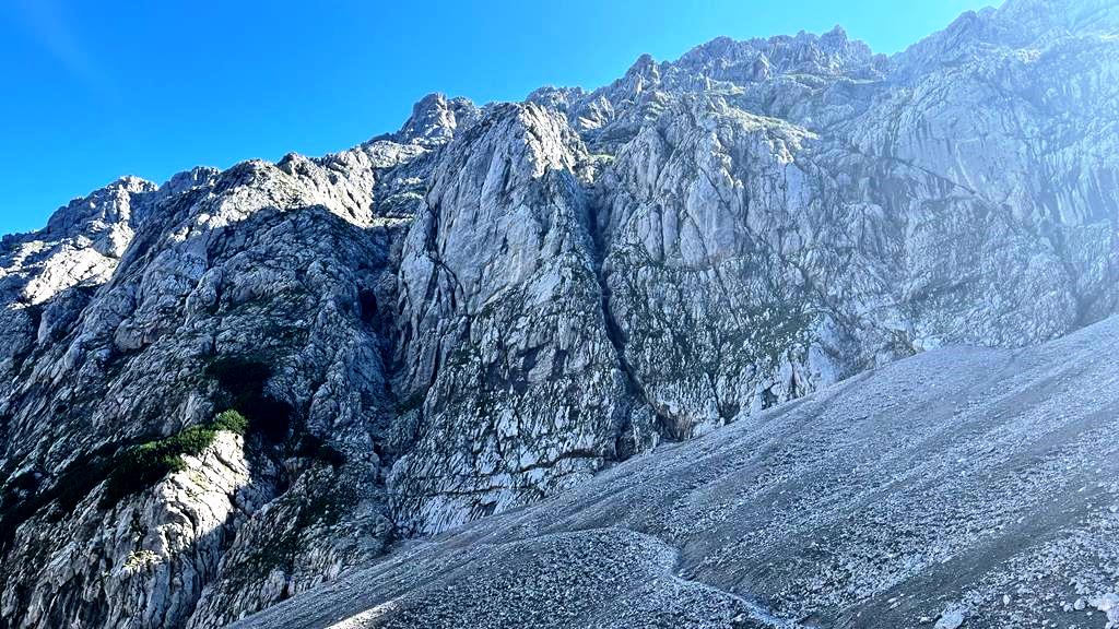Geologisch wird er zum Dachsteingebirge gezählt