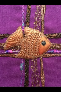 Poisson comme symbole chrétien sur fond de croix