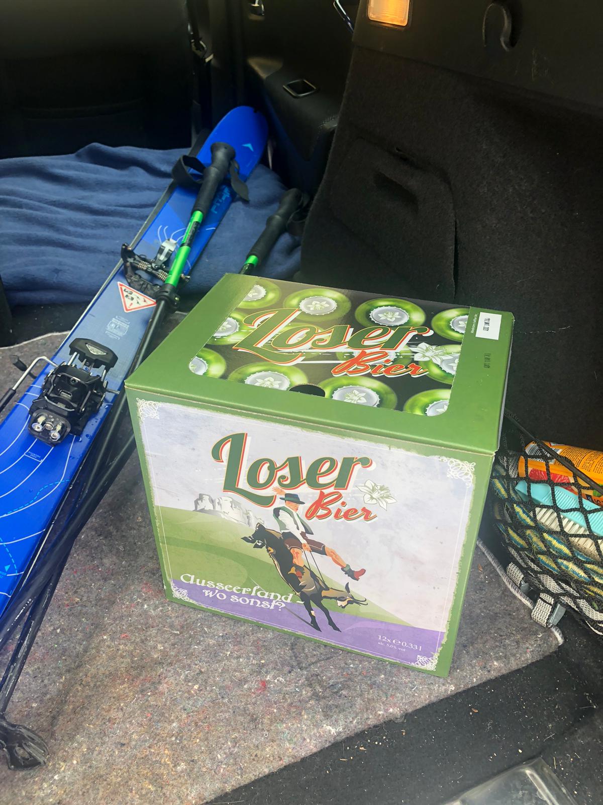 Belohnung - ein Karton "Loser" Bier