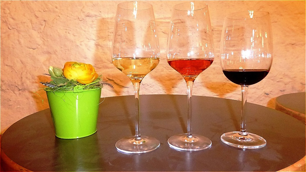 Weiß- Rosé- und Rotwein
