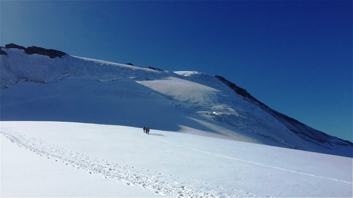 Über den Gletscher hinauf zur Bergschulter