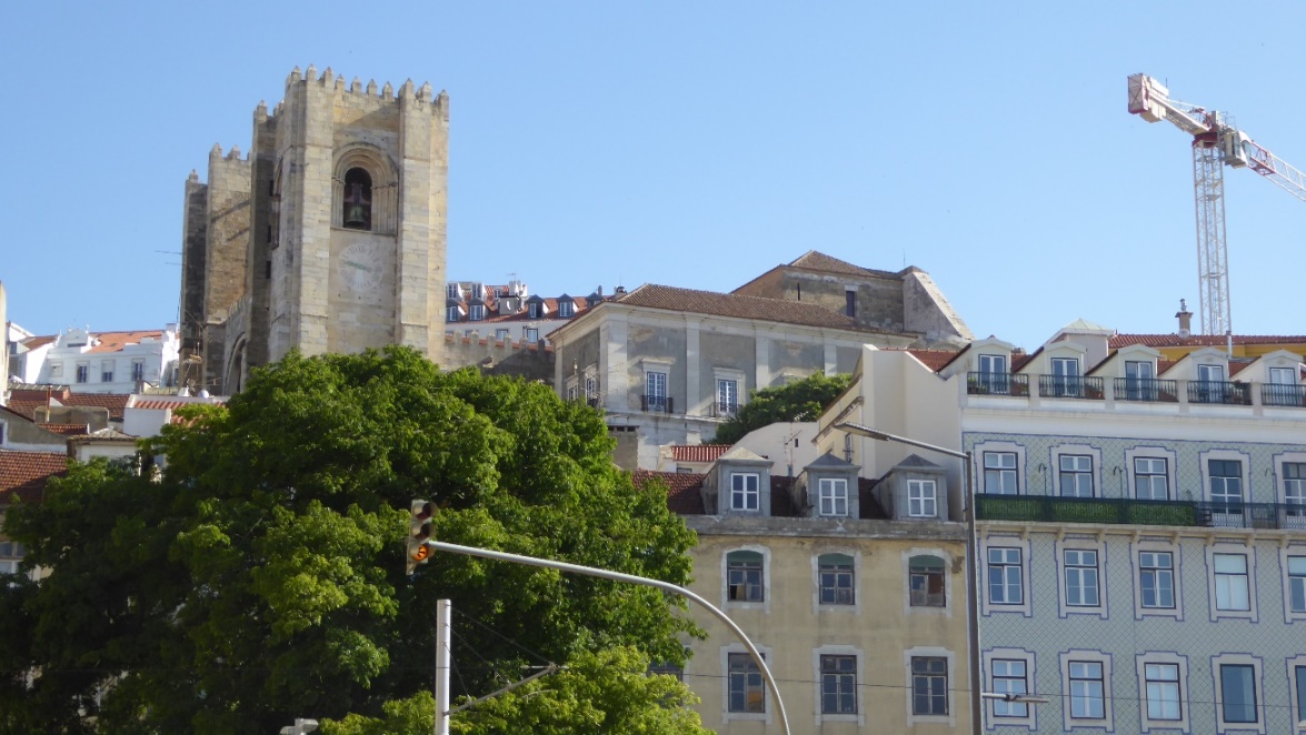 Wir steigen hinauf auf zur Kathedrale "Sé de Lisboa"