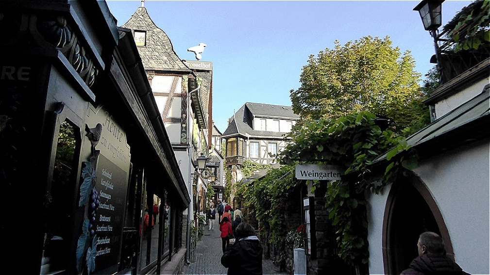 Die Drosselgasse wurde erstmals im 15. Jahrhundert als Quartier von Rheinschiffern erwähnt