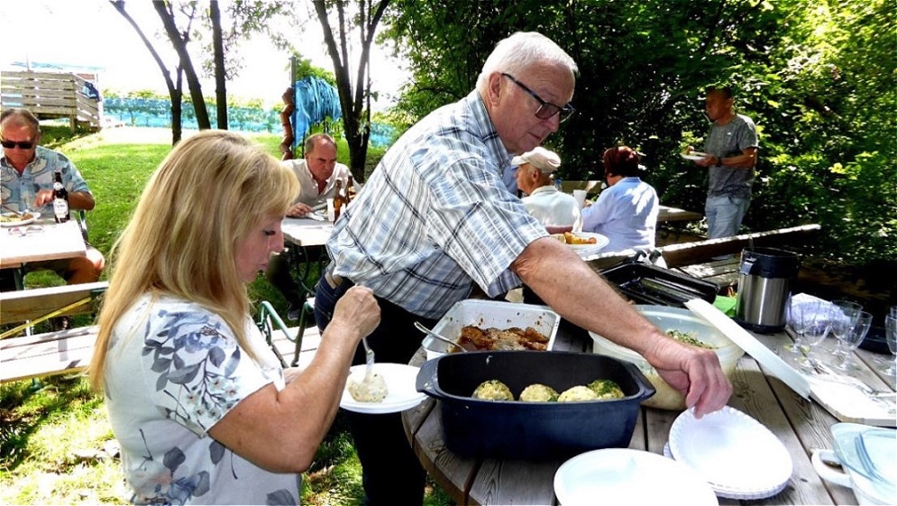 Bratl in der Rein, Knödel und Krautsalat
