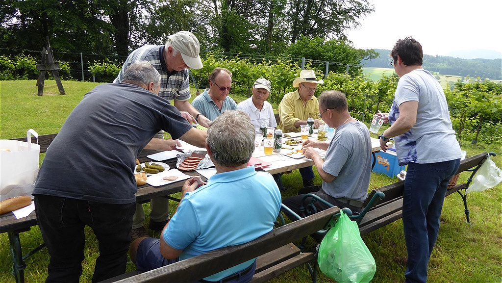 Es gibt nichts Schöneres als ein deftiges Essen - nach getaner Arbeit !