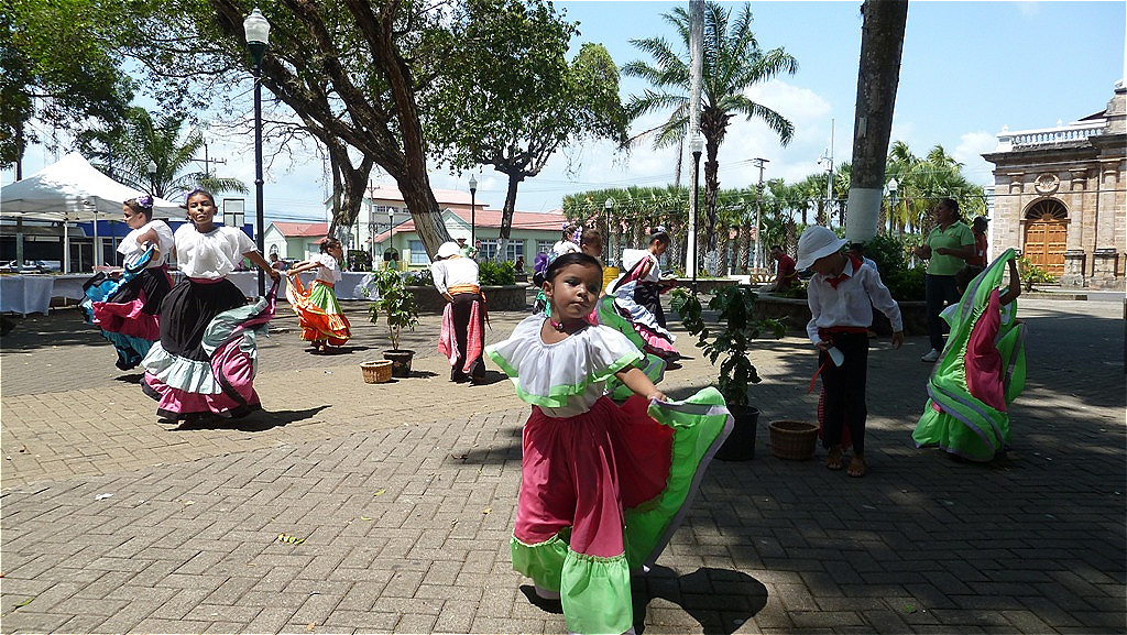 Die Tänzerinnen zeigen ihre Künste