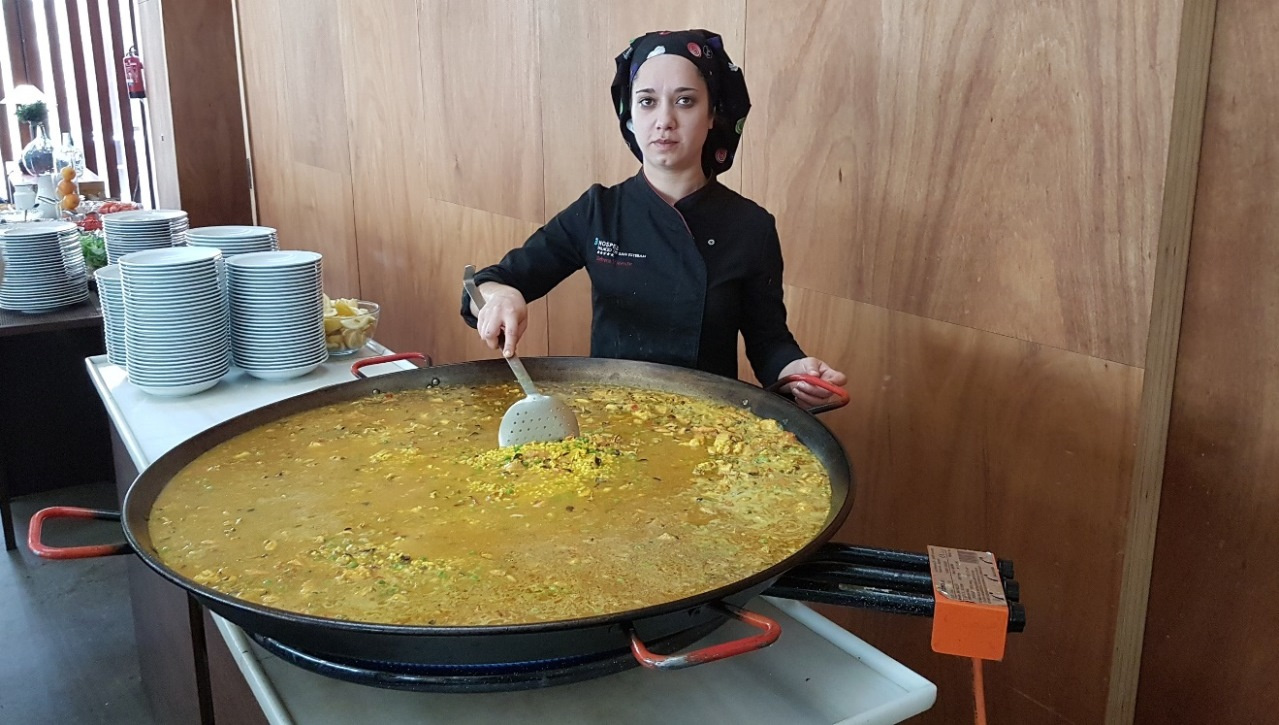 Eine Paella erwartet uns zum Mittagessen
