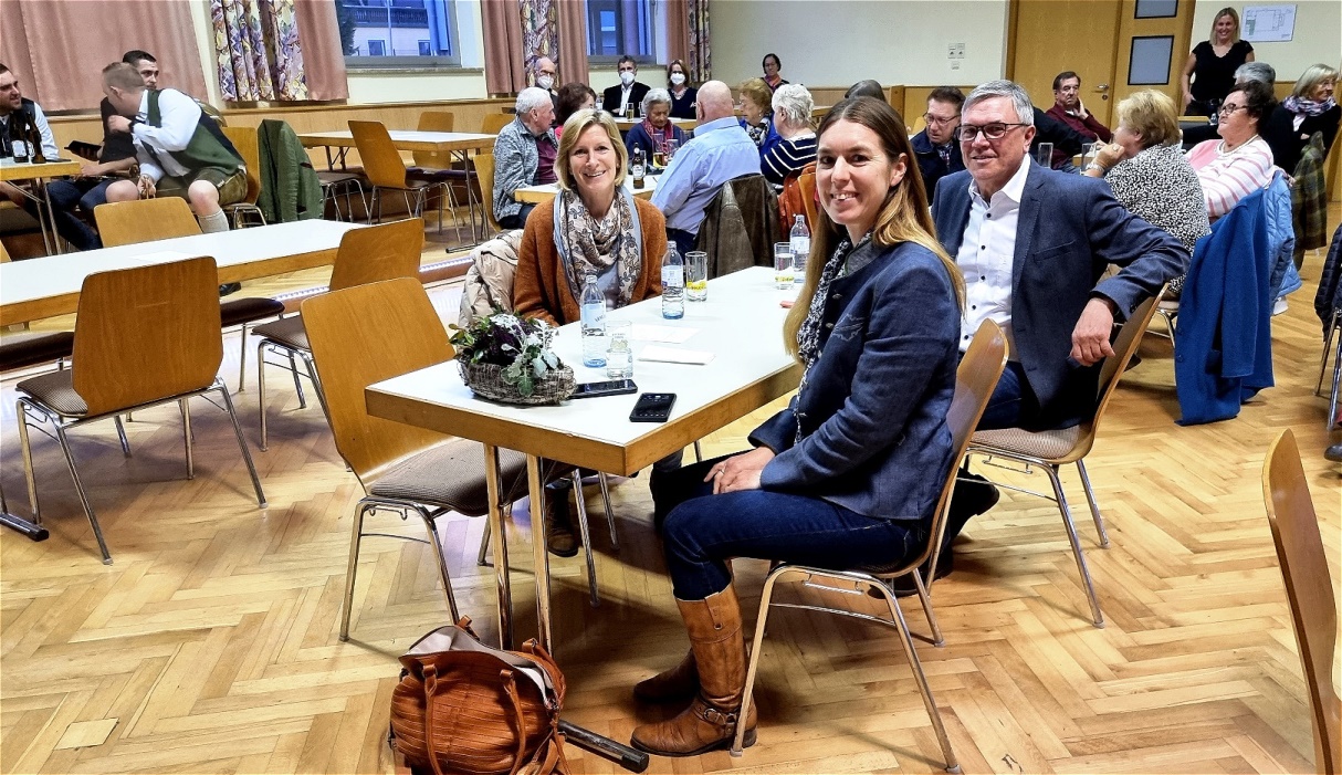 Leader-Projektmanagerin Dipl.Päd. Ulrike Kappacher, Bgm. Erich Rippl und Gem.-Vorst. Margit Eidenhammer