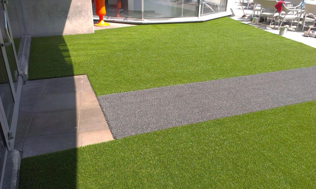 Gostinski lokal umetna trava