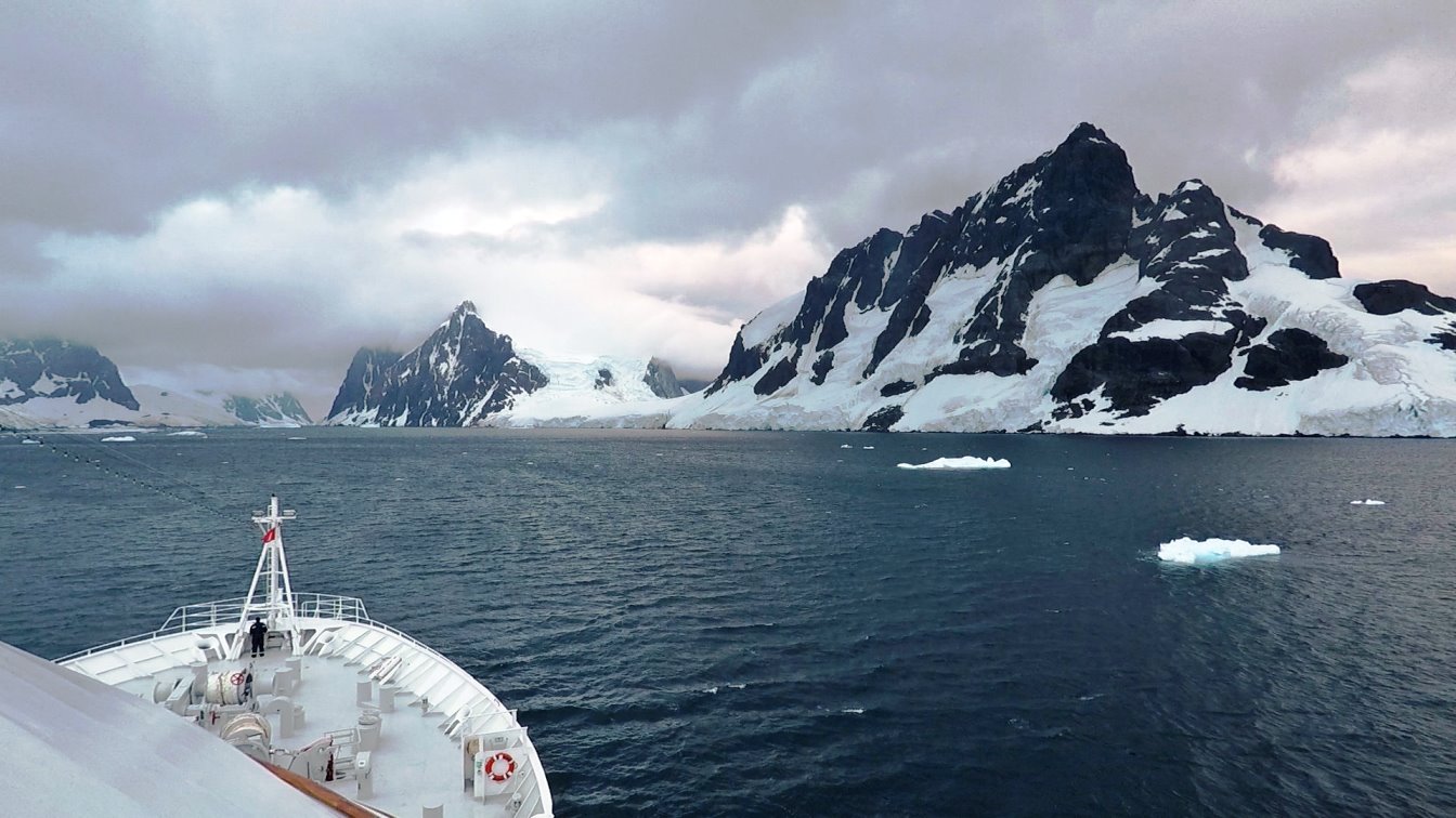 Einfahrt in die enge Lemaire Passage