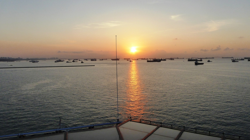 
Hafeneinfahrt bei Sonnenaufgang
