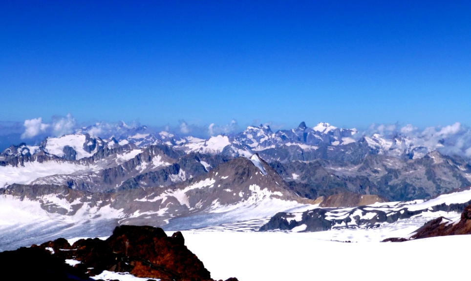 Im Süden die Bergkette des Kaukasus