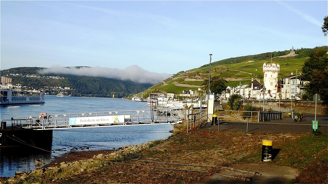 Am Landungssteg in Rüdesheim