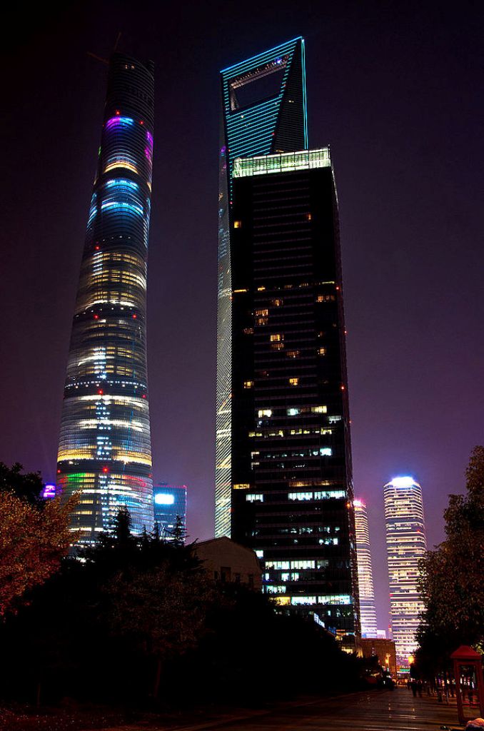 Shanghai Tower (links) und das Shanghai World Financial Center "Flaschenöffner"(rechts)