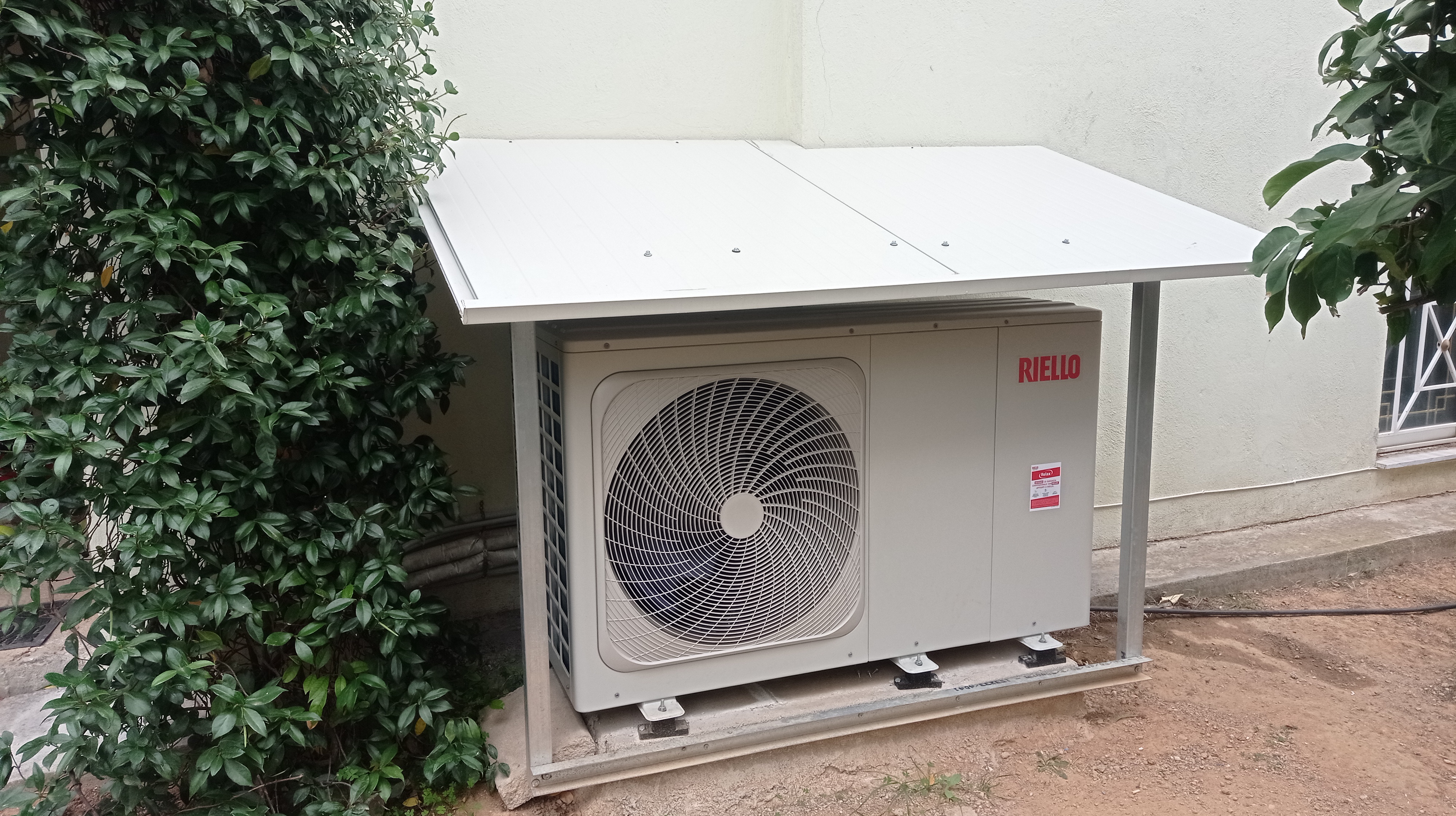 Εγκατάσταση αντλίας θερμότητας για θέρμανση μονοκατοικίας στα Μελίσσια.