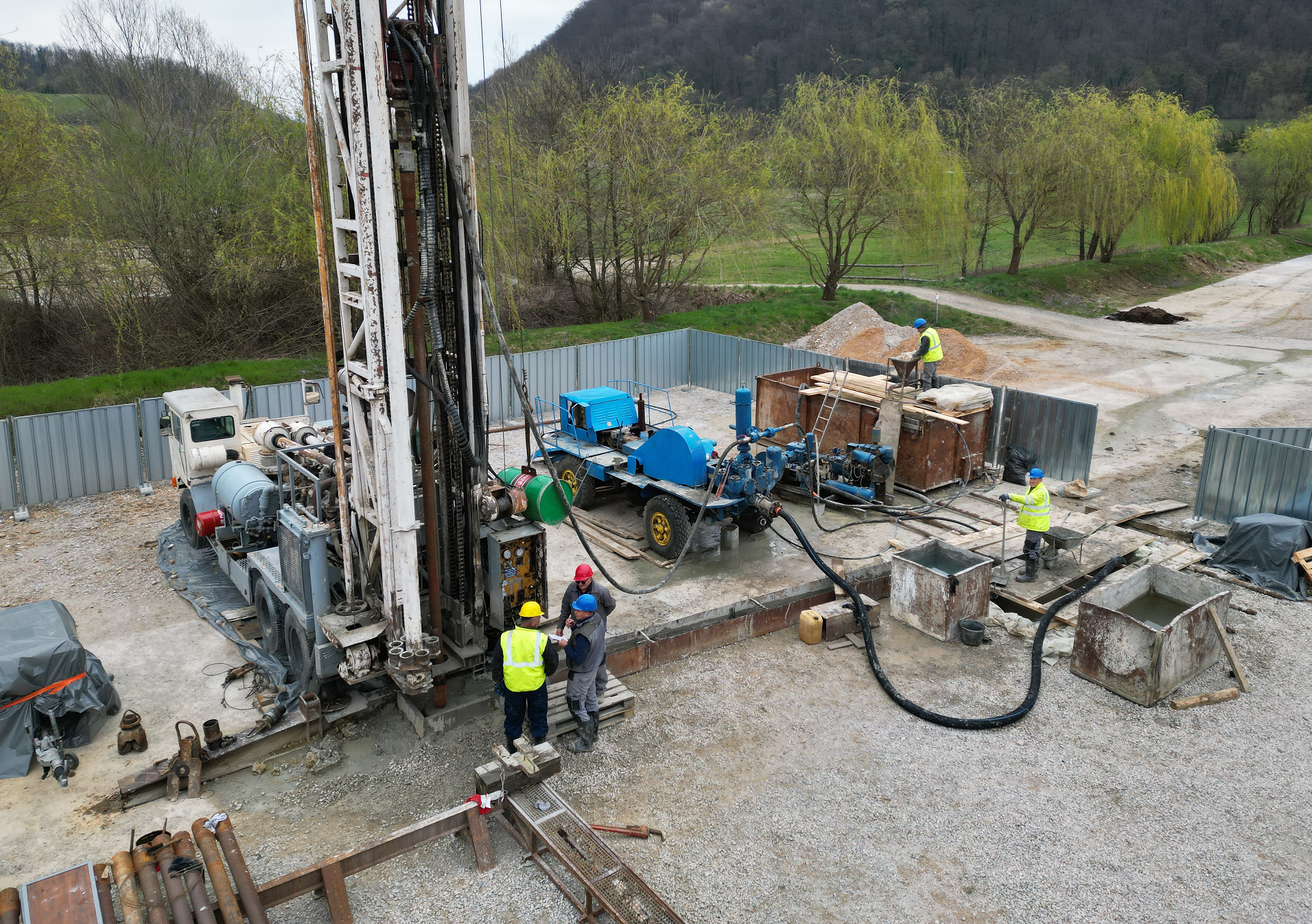 <h2>GEO-HIDRO d.o.o.</h2>
<h3>Geologija, geotehnika - raziskave, vrtalna dela</h3>
