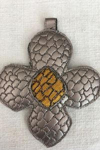 Pendentif femme original