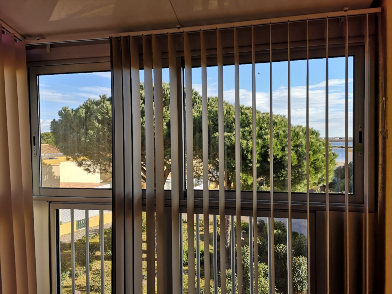 Stores californiens ouverts