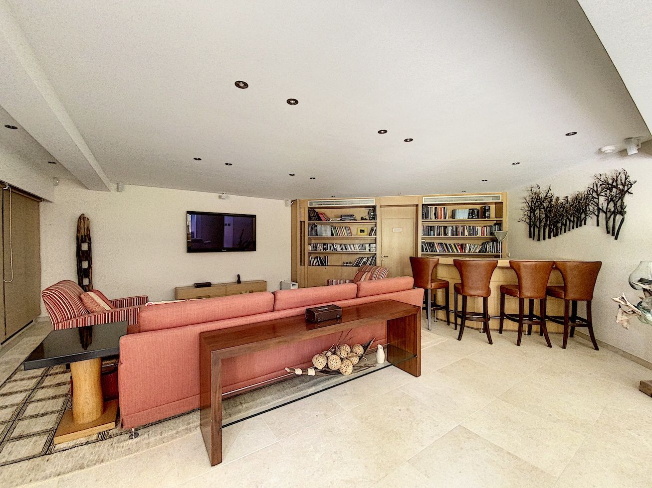 https://0501.nccdn.net/4_2/000/000/00f/745/Terre-Blanche-property-SH19.jpg