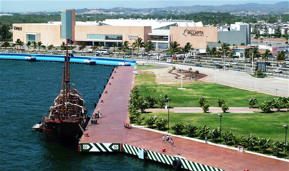 Das Hafenbecken ist klein und eng !