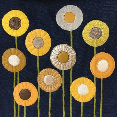 Shoulder bag with pop flowers