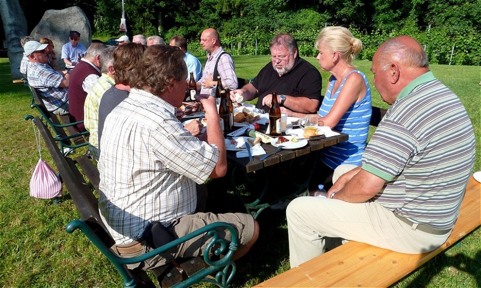Erfahrungsaustausch bei gemeinsamer Jause
