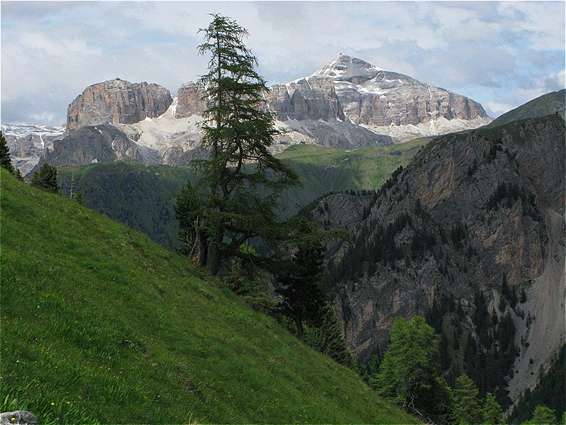Sella-Gebirgsstock von Westen mit Piz Boè (3.152 m)